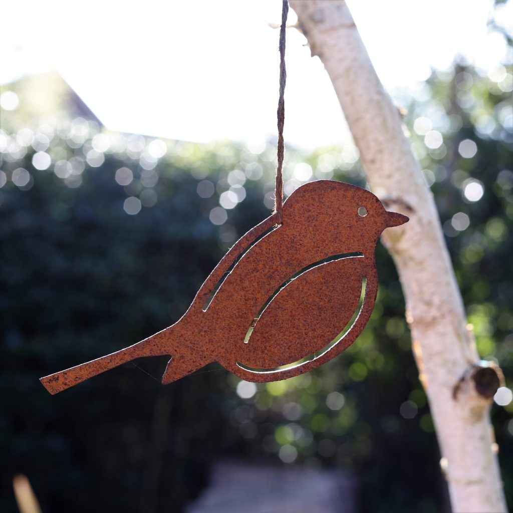 1 hanging metal robin